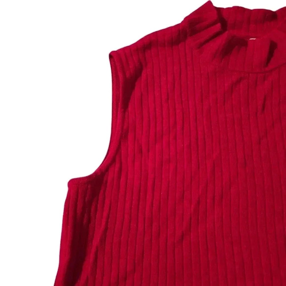 St. John Red Top Stretch Size Medium Sleeveless - Picture 3 of 11